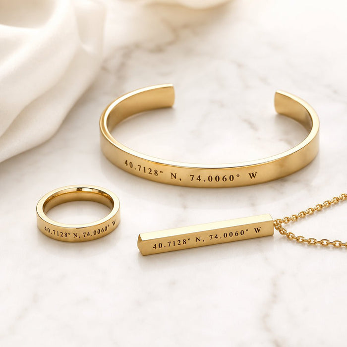 Complete coordinates jewelry set with ring, bracelet and necklace in gold